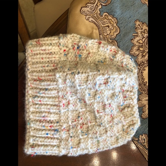 HAND MADE Messy Bun Ponytail Beanie Hat - Picture 2 of 2